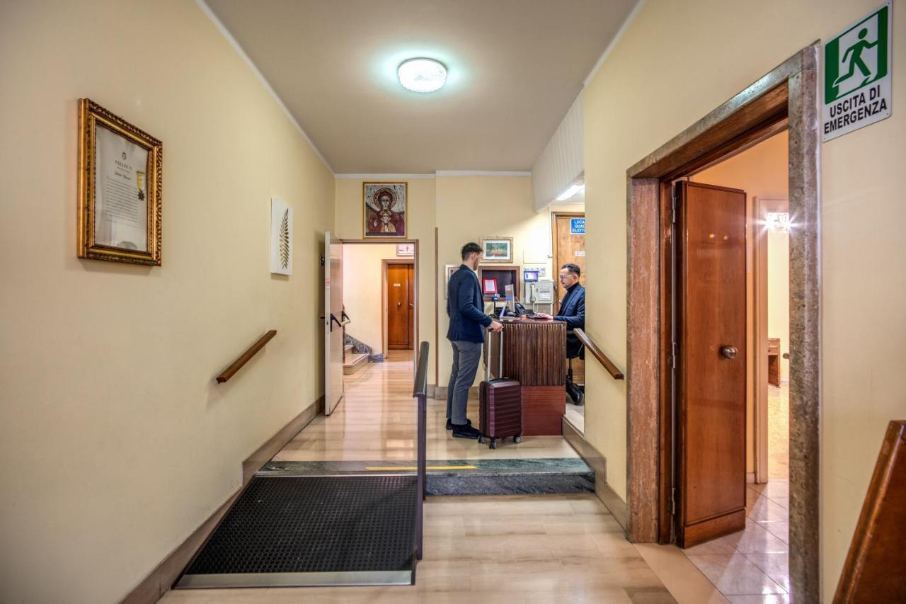Casa Per Ferie Ravasco San Pietro Hotel Roma Exterior foto